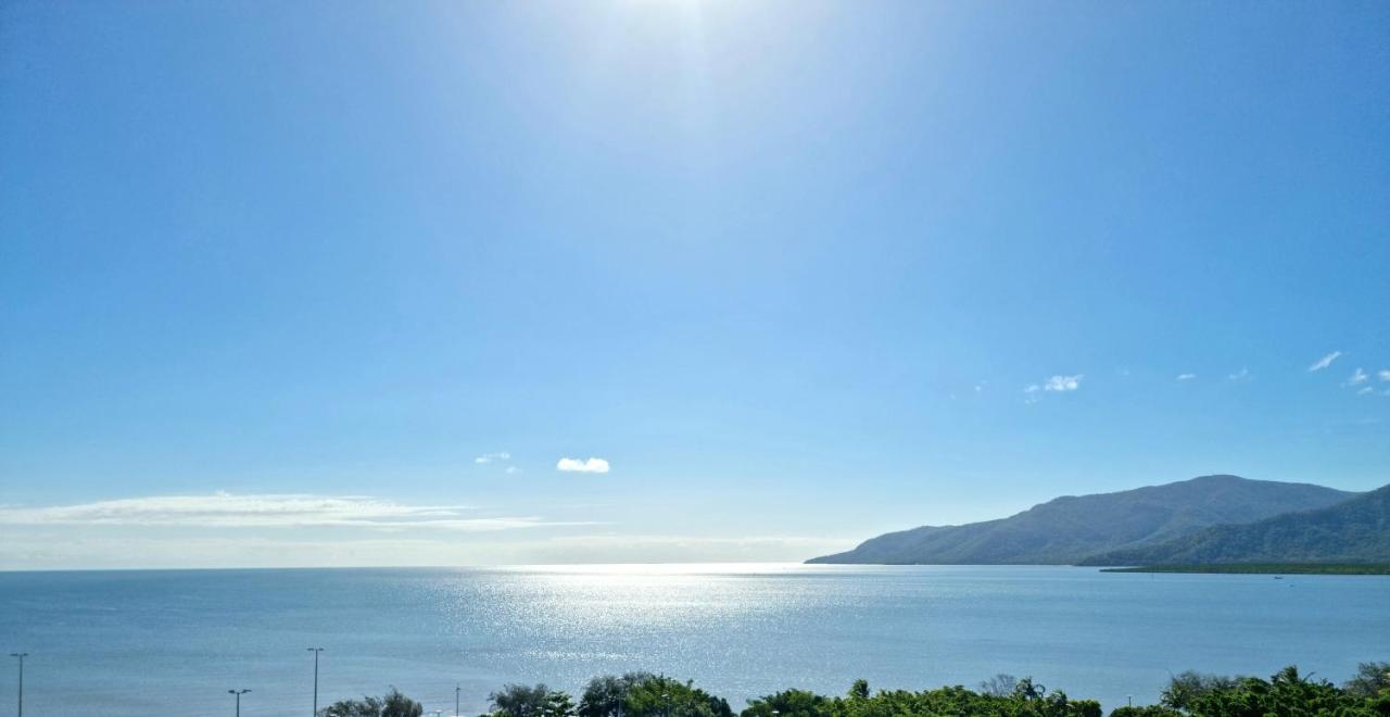 Cairns Ocean View Apartment Екстер'єр фото